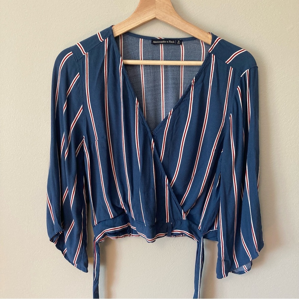 Abercrombie & Fitch Cropped Wrap Top Small